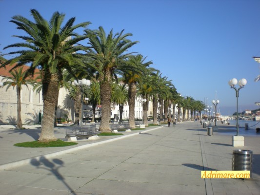 32 Promenade von Trogir.JPG