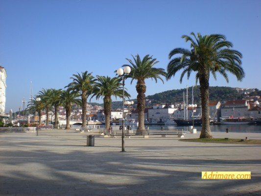 32a Promenade von Trogir.JPG